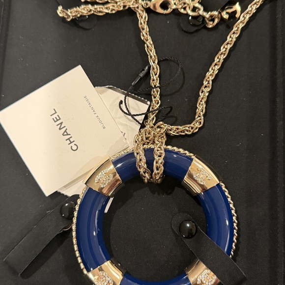 Authentic NWT Chanel 2019 Strass & Resin Lifesaver Necklace - Picture 4 of 7